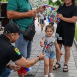 В Запорожской области отметили День России возложением цветов и поднятием флага