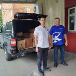 Единороссы передали в больницу гумпомощь и поздравили коллектив с профессиональным праздником