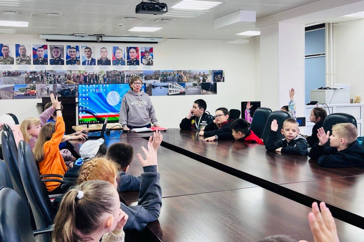 В Якутске в Штабе общественной поддержки партии «Единая России» для детей проходят мероприятия в рамках проекта «Историческая память»