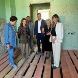 Партдесант проверил ход ремонта отделения перинатального центра в Уфе