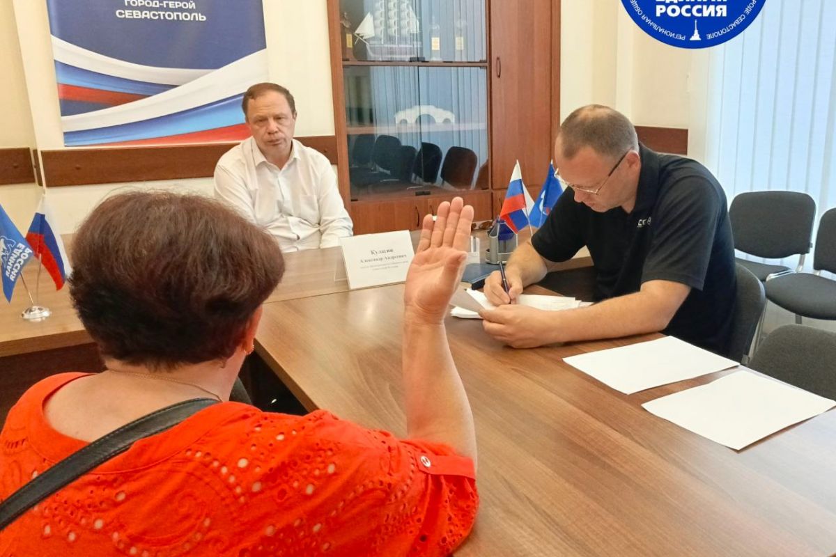 Александр Кулагин провел прием граждан по вопросам материнства и детства