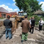 Партийный десант "Единой России" в г. Карабулак в рамках реализации Народной программы партии провел рабочий выезд к месту проведения работ на ул.Джабагиева.