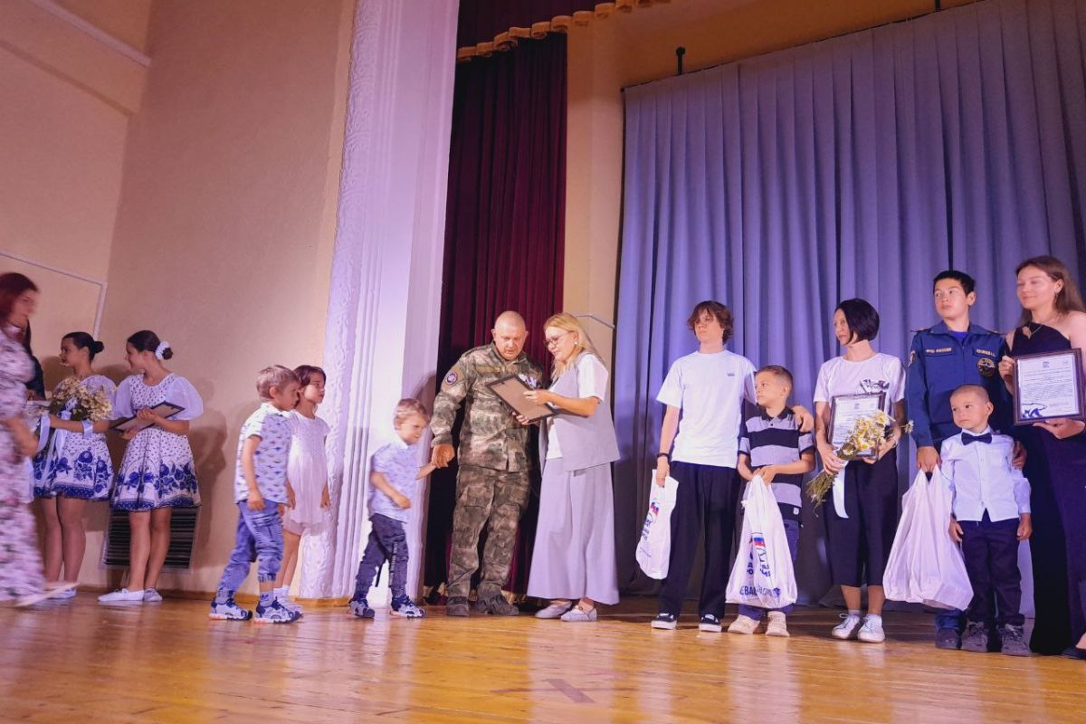 В Доме культуры Инкермана чествовали детей-волонтеров