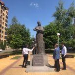 Партдесант "Единой России" в Магасе провел мониторинг состояния общественной территории "Аллея Матери" в рамках реализации народной программы партии