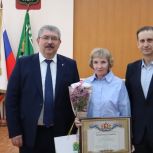 Владимир Рябцун наградил работников Управления городского хозяйства в Лесном