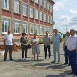 В Варненском районе успешно реализуется партийный проект «Новая школа». В настоящее время осуществляется масштабный капитальный ремонт МОУ СОШ школы №1 в селе Варна