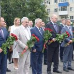 Участники заседания Совета законодателей ПФО в Пензе возложили цветы к Монументу воинской и трудовой Славы