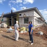 Единороссы Альметьевска проверили ход строительства офиса врача общей практики и педиатра в микрорайоне Урсала