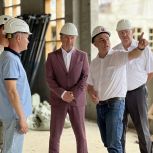 Олег Рожнов и партактив Краснознаменска проверили ход строительства нового образовательного центра