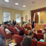 Депутаты фракции «Единая Россия» поздравили социальных работников с профессиональным праздником