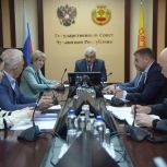 Леонид Черкесов обсудил с парламентариями приоритетные задачи на предстоящую неделю