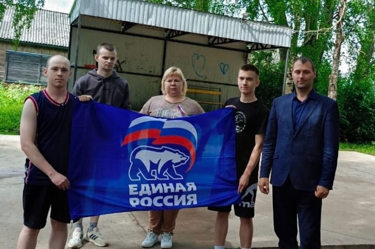 Партийцы первичного отделения «Оксовское» Плесецкого местного отделения партии провели соревнование по стритболу