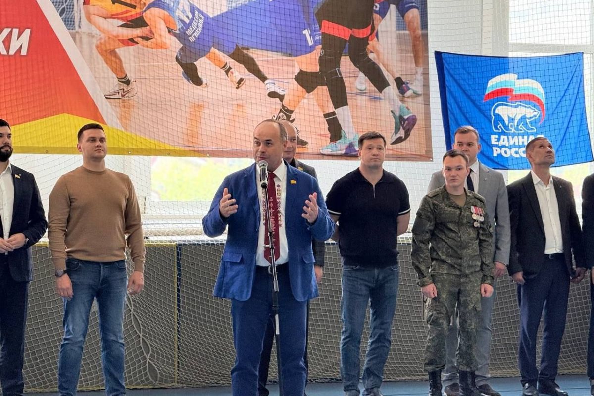 Владимир Лидерман приветствовал участников чемпионата Чувашии по регболу