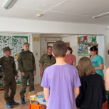 Бойцы специальной военной операции доставили подарки в Благовещенскую детскую горбольницу
