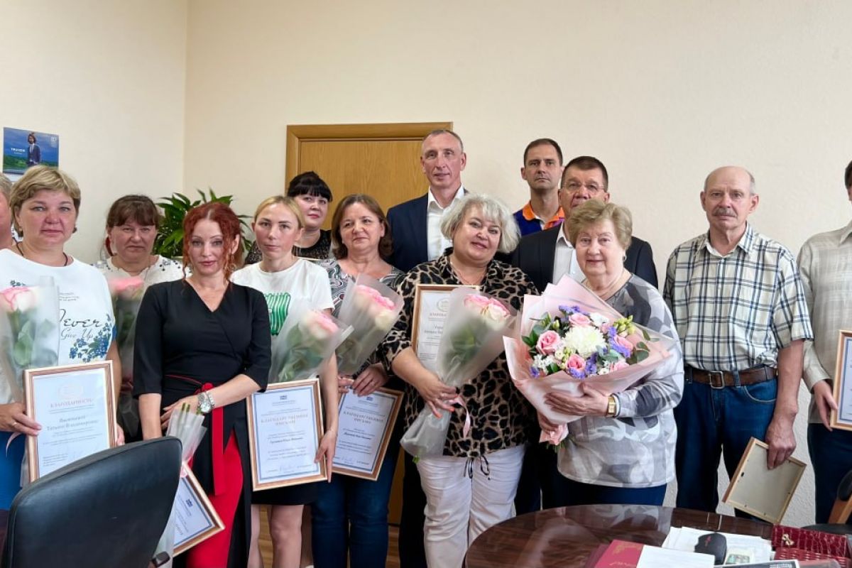 Коллектив швейной фабрики «Славянка» поздравил Александр Козловский с 80-летием со дня основания предприятия