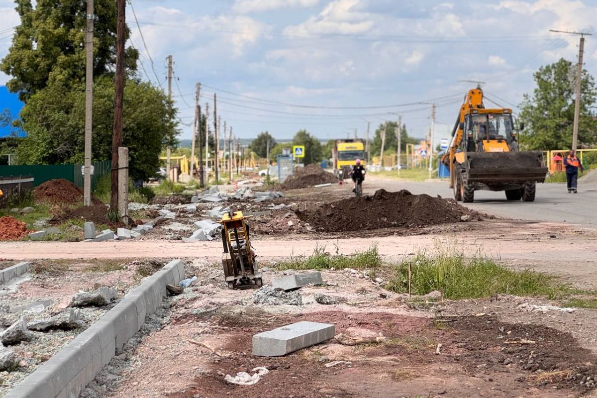 В Пласте ведутся масштабные работы по благоустройству общественного пространства на улице Ленина