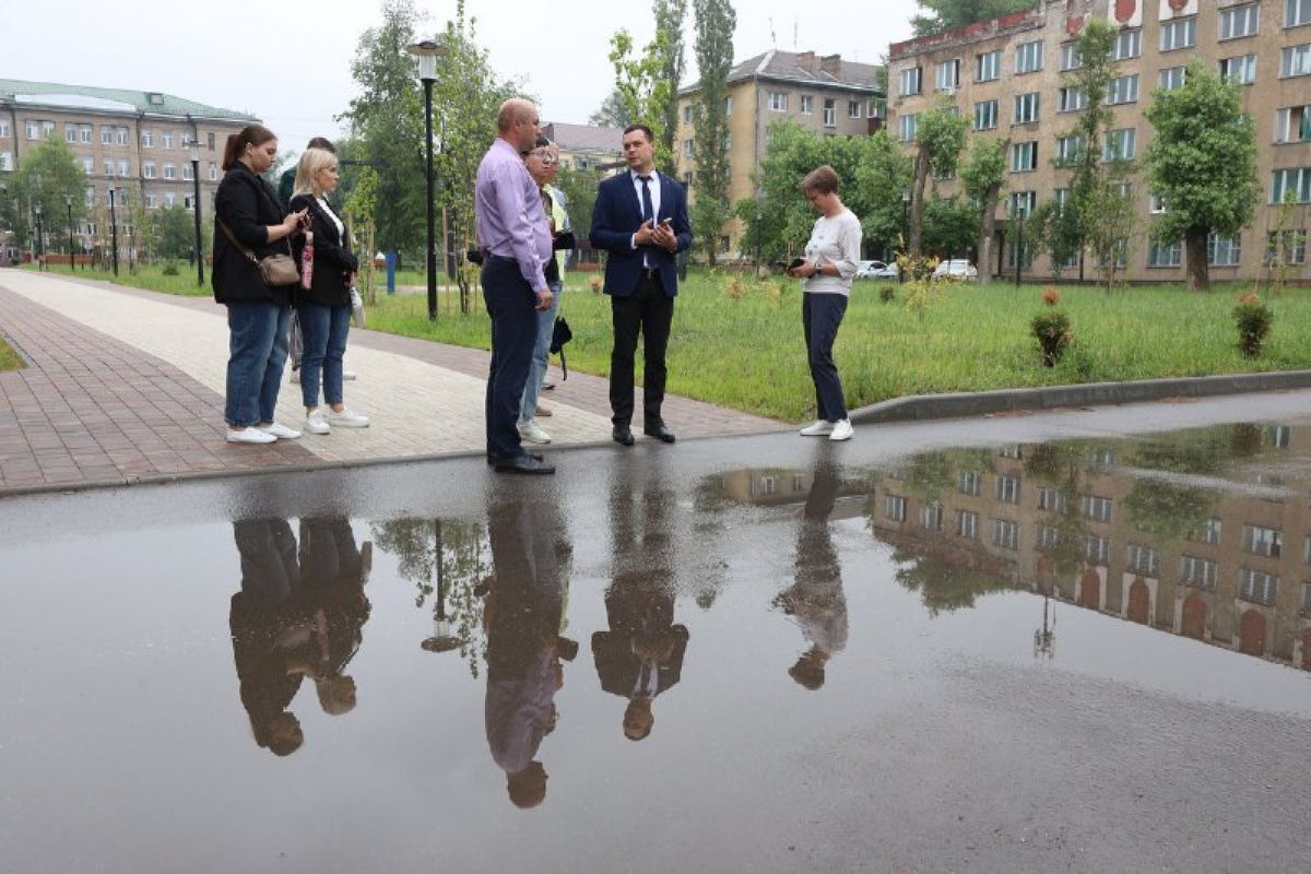Единороссы нашли недочеты в благоустройстве скверов в Липецке