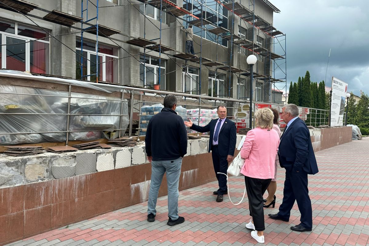 В Александро-Невском районе продолжается капитальный ремонт районного Дворца культуры