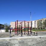 В рамках партийного проекта «Единой России» «Городская среда» на новой спортплощадке на улице Калинина в Бакале установлено спортивное оборудование