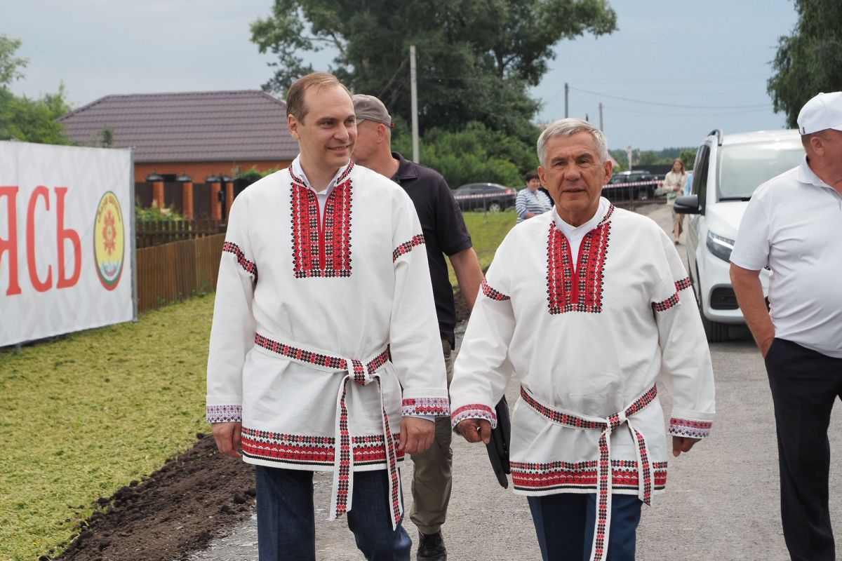 «Передадим наши традиции потомкам» - Артём Здунов и Рустам Минниханов приняли участие в праздник мордовской культуры «Валда Шинясь»