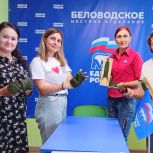 Активистки из Беловодска сплели тактические браслеты для участников СВО