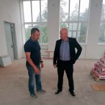 Партийный десант проверил ход капитального ремонта школы №33