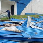 Участники волонтёрского лагеря «Единой России» «Прибайкальский рубеж» помогают ликвидировать последствия шторма в Тулуне Иркутской области