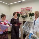 Единороссы поздравили коллективы и руководителей медучреждений в Ясеневе с профессиональным праздником