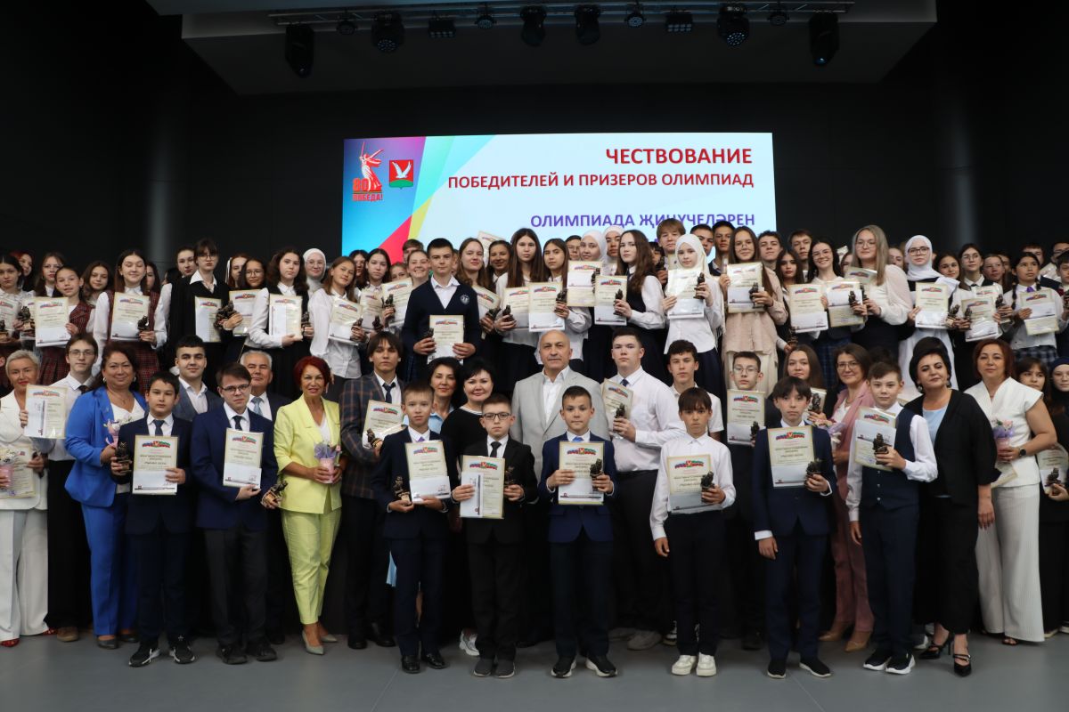 В Азнакаево отметили призеров и победителей олимпиад