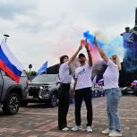 В Донецке при поддержке «Единой России» организовали масштабный автопробег и командный квиз