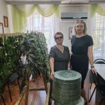 Активистки партии «Единая Россия» из Хвалынского района передали материал для маскировочных сетей