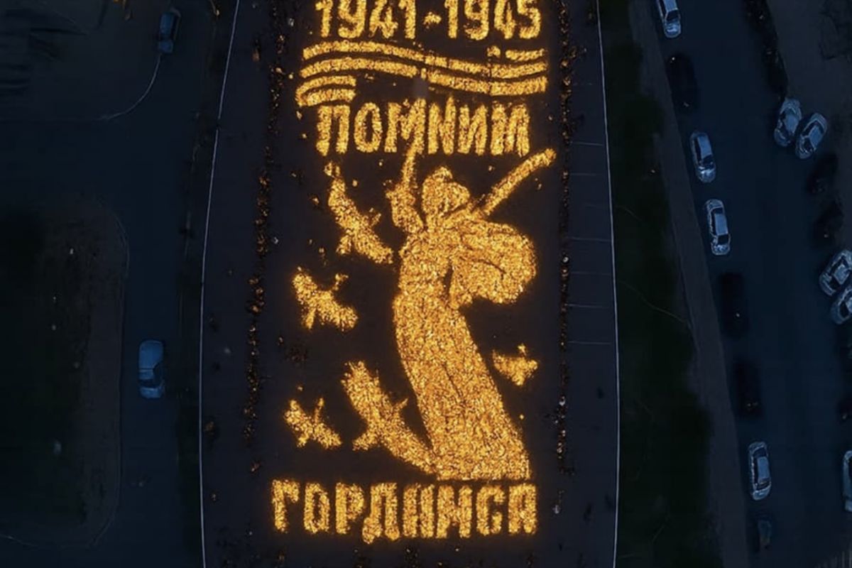 В Дагестане единороссы воссоздали «Огненную картину войны» из 25 тысяч свечей