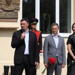 В Иркутске «Единая Россия» открыла мемориальную доску в память о кавалере ордена Мужества