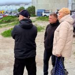 Сергей Смирнов совместно с жителями улицы Флотская в Магадане обсудил вопросы благоустройства