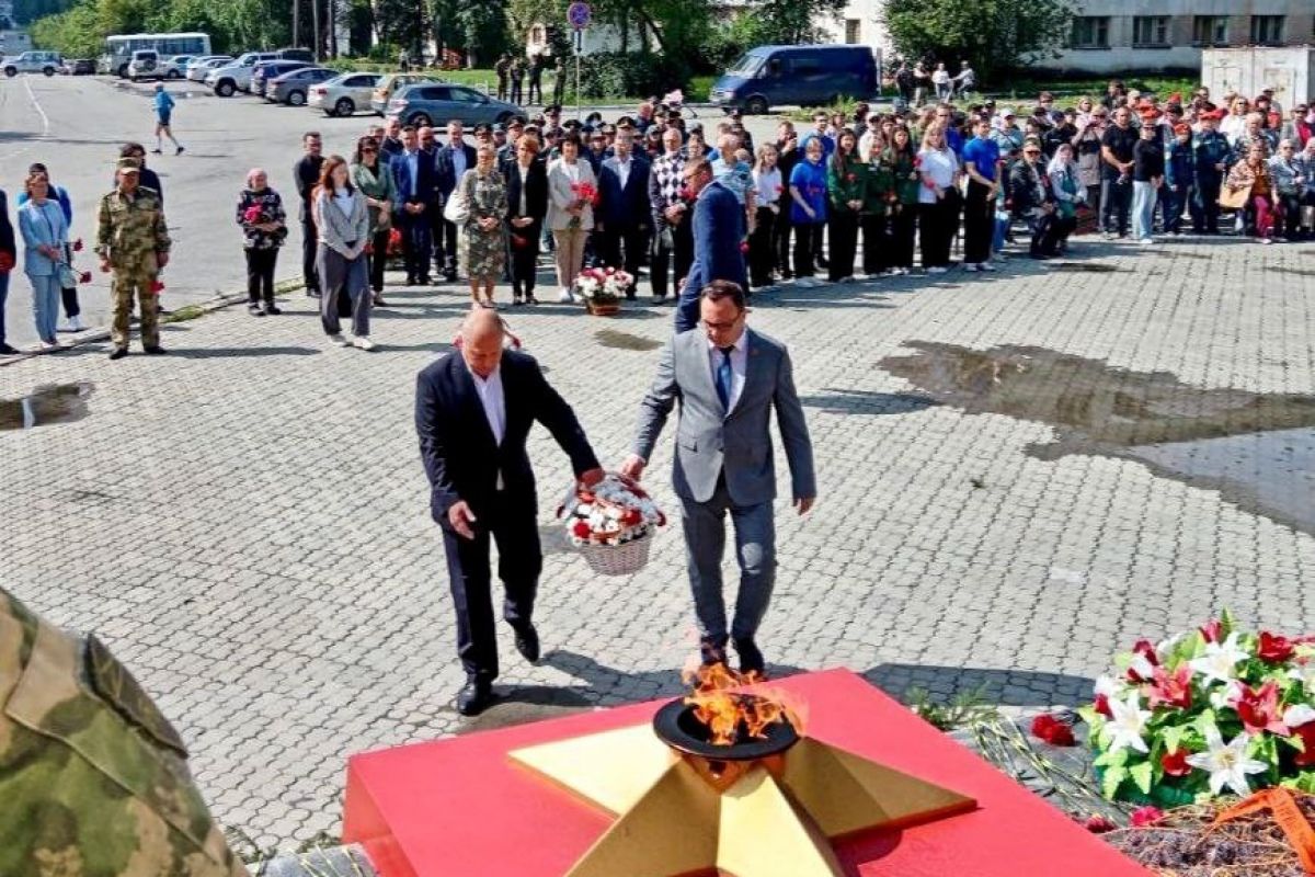 В Снежинске единороссы почтили память павших воинов минутой молчания
