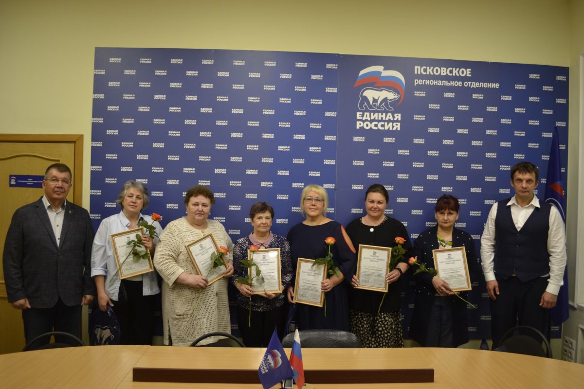 Победителей конкурса рисунков «Безопасные дороги глазами ребенка» наградили в Пскове