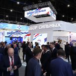 Владимир Якушев открыл работу стенда «Единой России» «Выбор сильных» на ПМЭФ