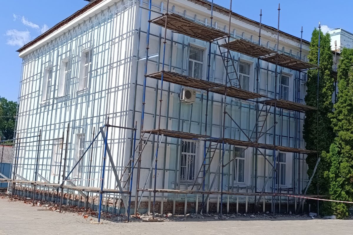 Ремонт здания администрации Знаменского округа под контролем единороссов