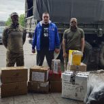 Активисты «Единой России» передают бойцам СВО гумпомощь и полезные вещи для фронта