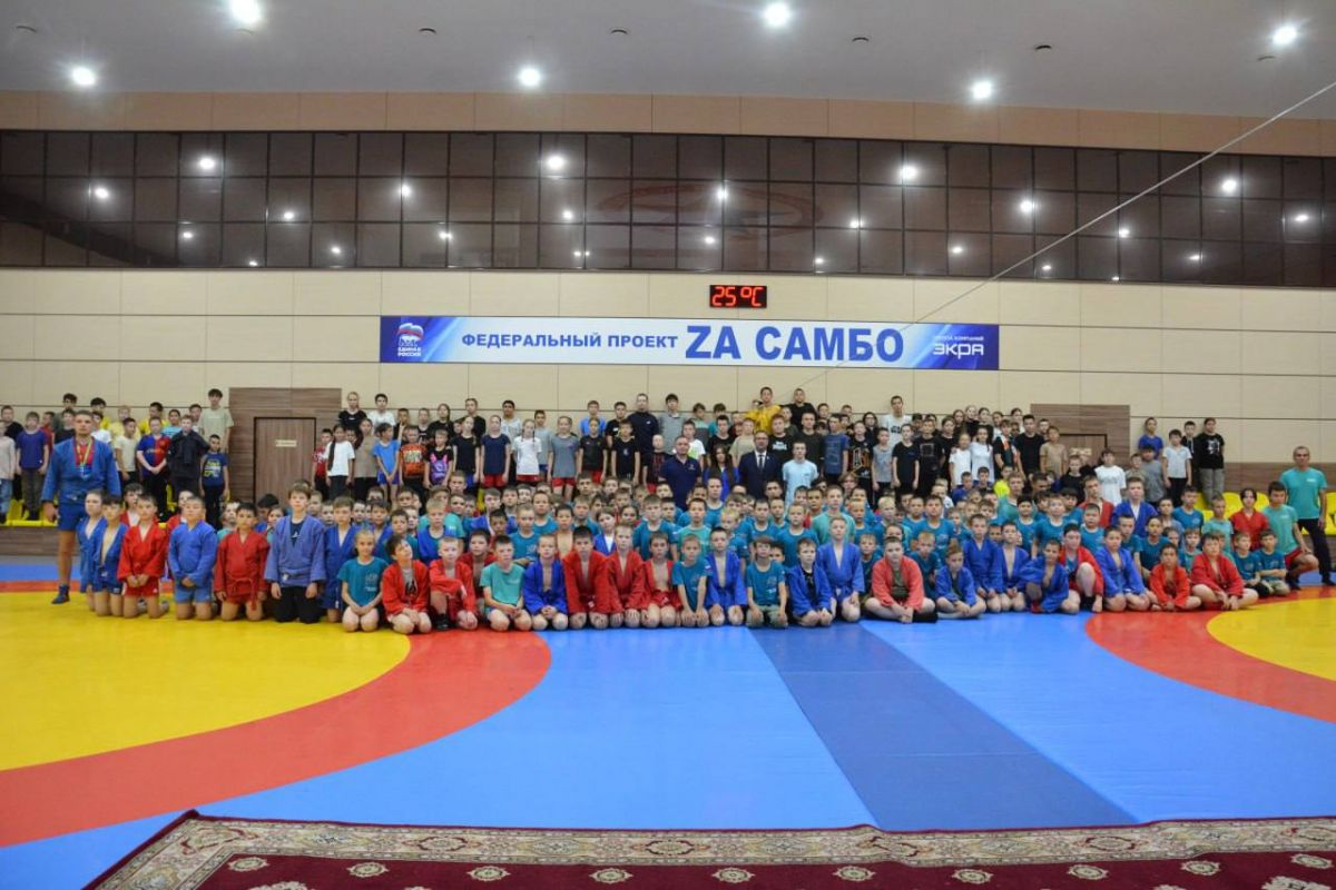 У юных чувашских самбистов – лучшие наставники!