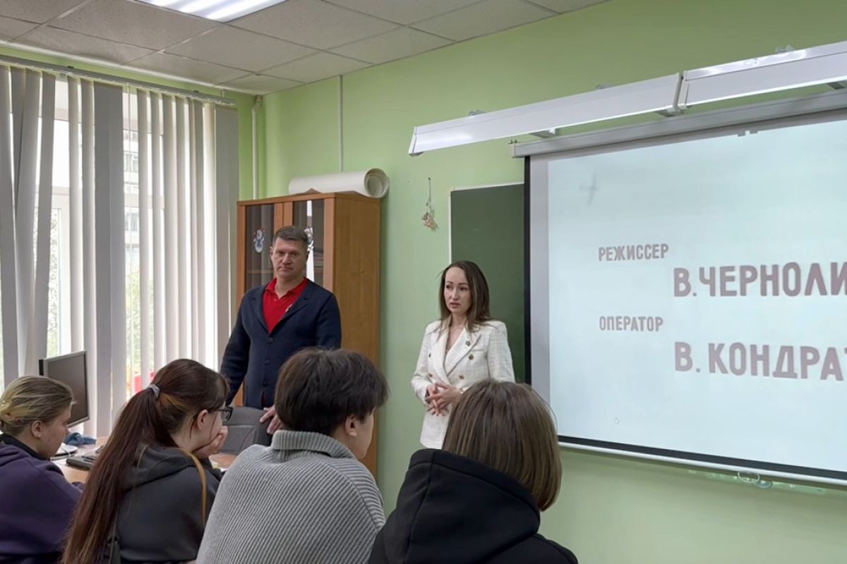 «Единая Россия» организовала «советский кинопоказ» в медицинском колледже