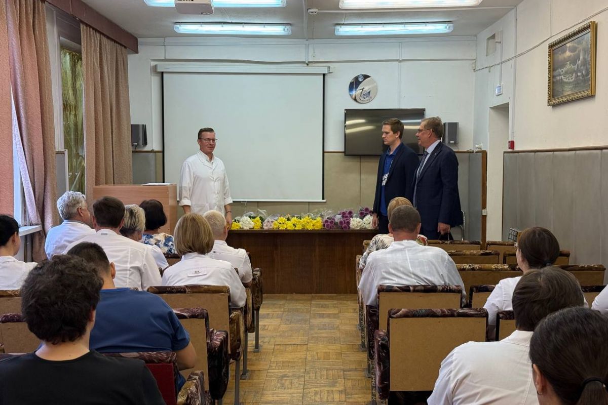 «Единая Россия» и «Молодая Гвардия» Прикамья поздравили медицинских работников с профессиональным праздником
