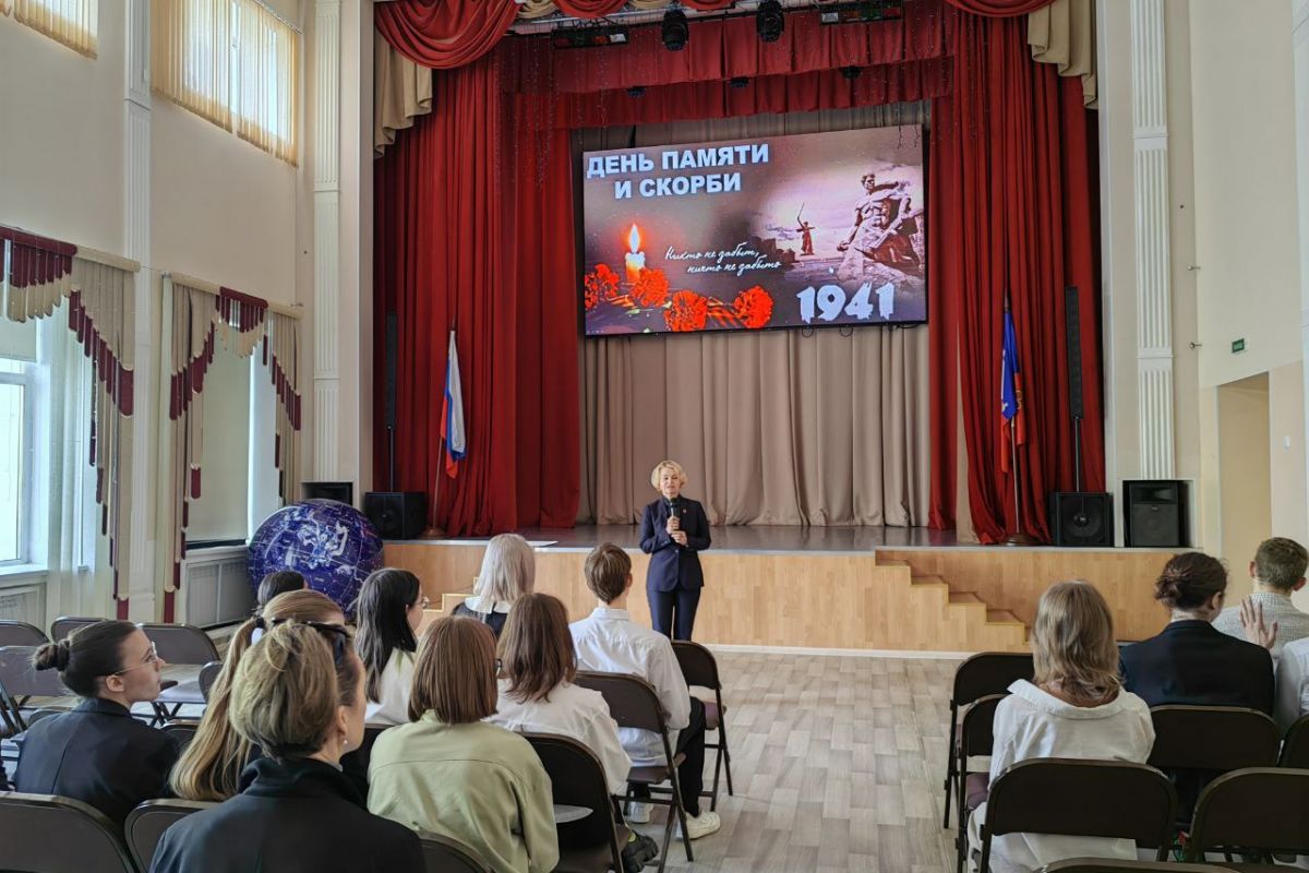 Ирина Субочева провела патриотический урок для старшеклассников