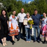 «Единая Россия» в Азове поздравила семьи с Днем защиты детей