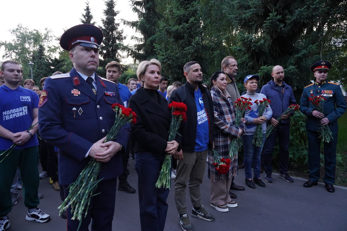 Молодогвардейцы Москвы провели международную акцию «Огненные картины войны»