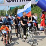 Под единым флагом: на самарской набережной развернули 700-метровый российский триколор