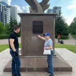 Активисты партии «Единая Россия» провели субботник в красноярском сквере Победителей