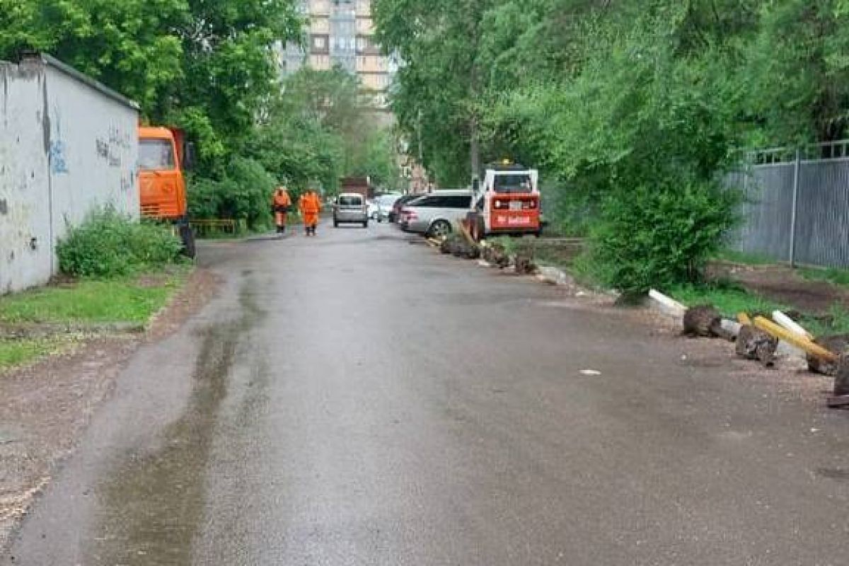 Депутат горсовета Красноярска  Валерий Савельев помог решить вопрос  с ремонтом дороги к школе №1