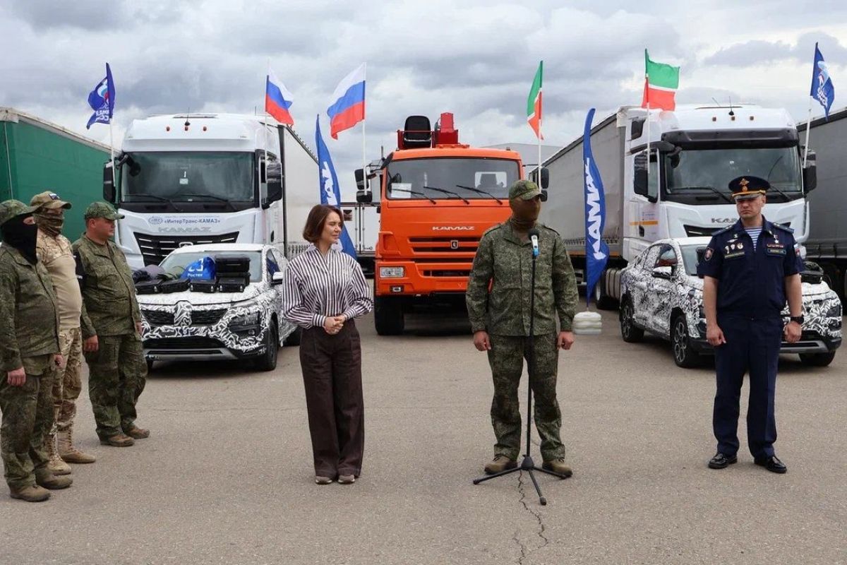 Альфия Когогина при поддержке партии «Единая Россия» передала в подшефные воинские части 90 тонн грузов помощи
