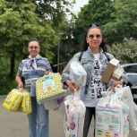Единороссы СВАО передали подарки пациентам московской детской больницы
